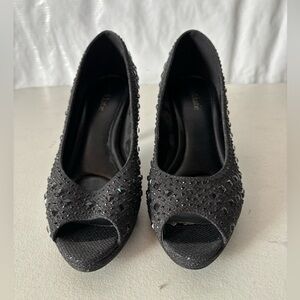 Woman’s Black pumps